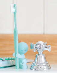 Smiski© Toothbrush Stand: Hugging