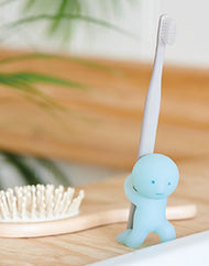 Smiski® Toothbrush Stand: Carrying