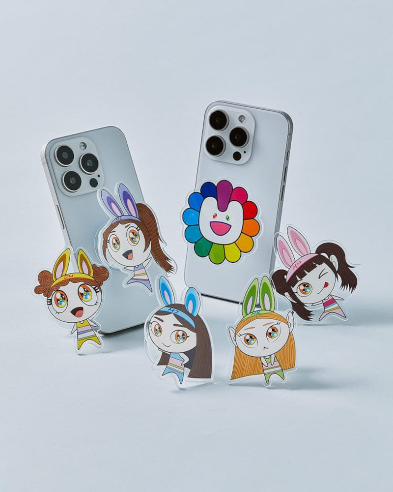 NewJeans x MURAKAMI POIGNÉE DE TÉLÉPHONE EN ACRYLIQUE