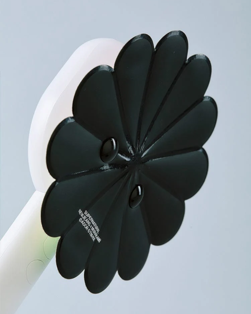 ACC. BÂTON LUMINEUX NewJeans x MURAKAMI (FLEUR)