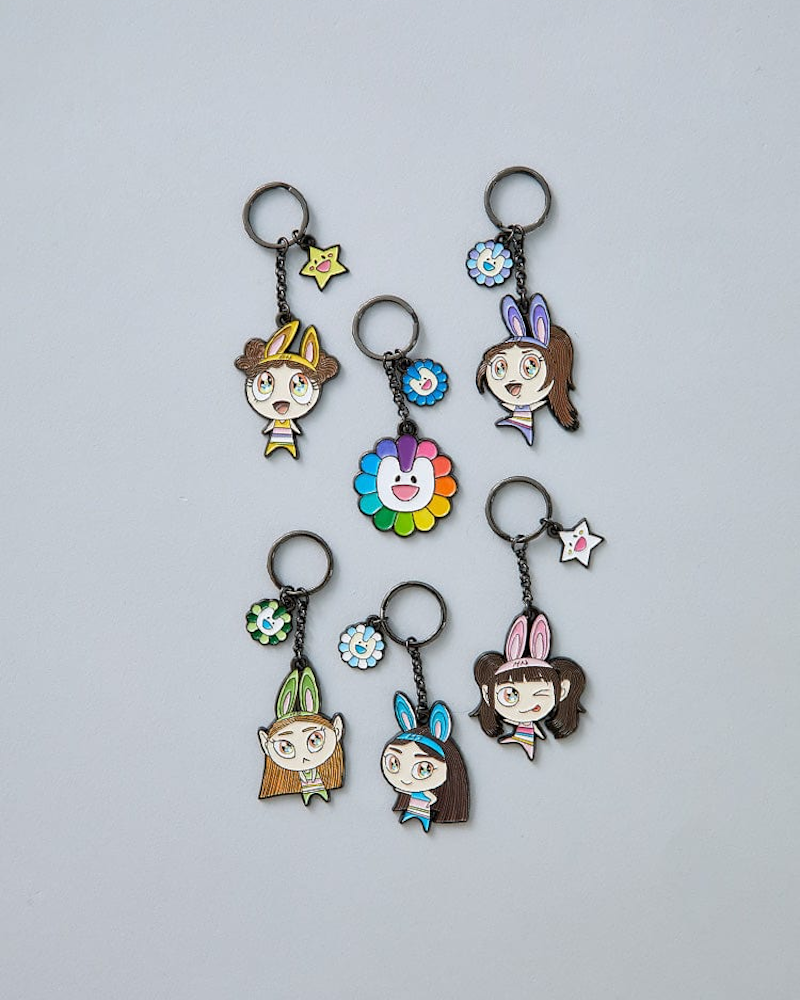 Porte-clés en métal NewJeans x MURAKAMI