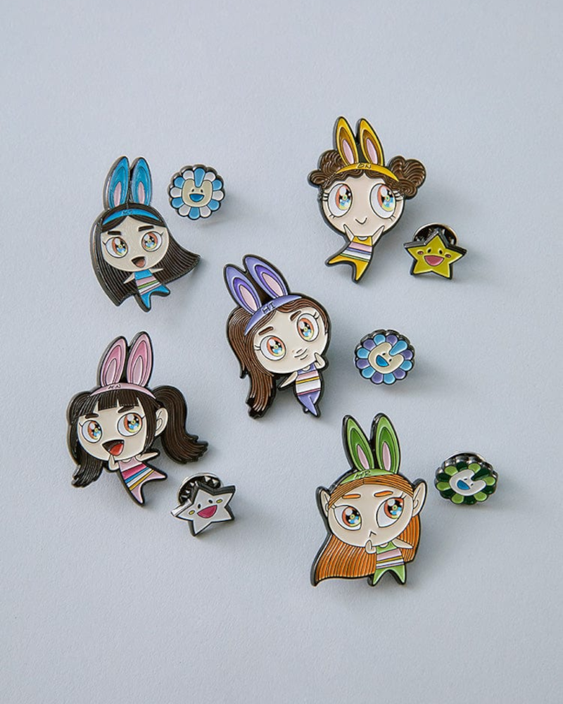 Badge en métal NewJeans x Murakami