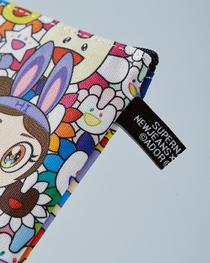 Pochette à motifs NewJeans x MURAKAMI (fleur)