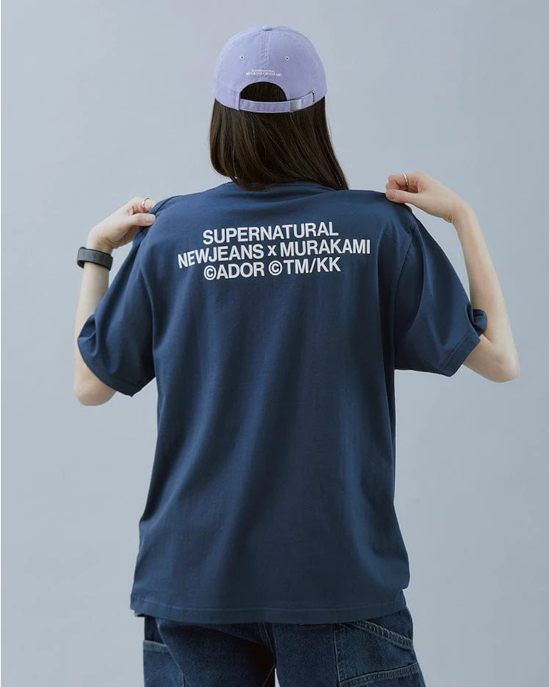 T-shirt NewJeans x MURAKAMI (bleu marine)